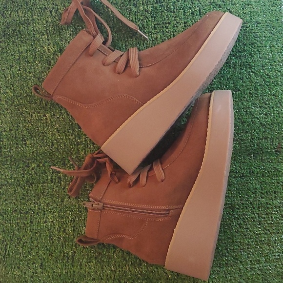 Like New Sonoma Good For Life Enigma Wedge Platform Heel, Zipper Sides,Lace Up - Picture 11 of 11